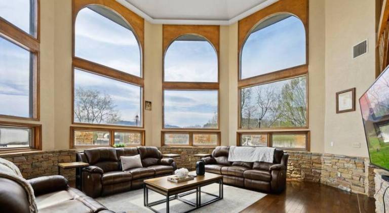 Fully equipped villa with patio, garden & hot tub | Good for workation | Dogs allowed — photo 5