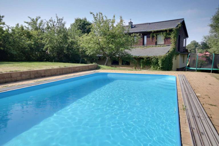 Fully equipped beautiful house with hot tub, private pool & garden | Pet-friendly — photo 4