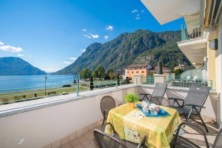 Holiday apartment with patio | Lake view — photo 2