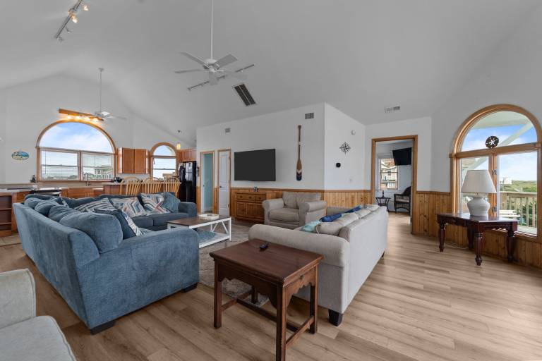 8BR Oceanfront home - Game & theater rooms, private pool, hot tub — photo 5