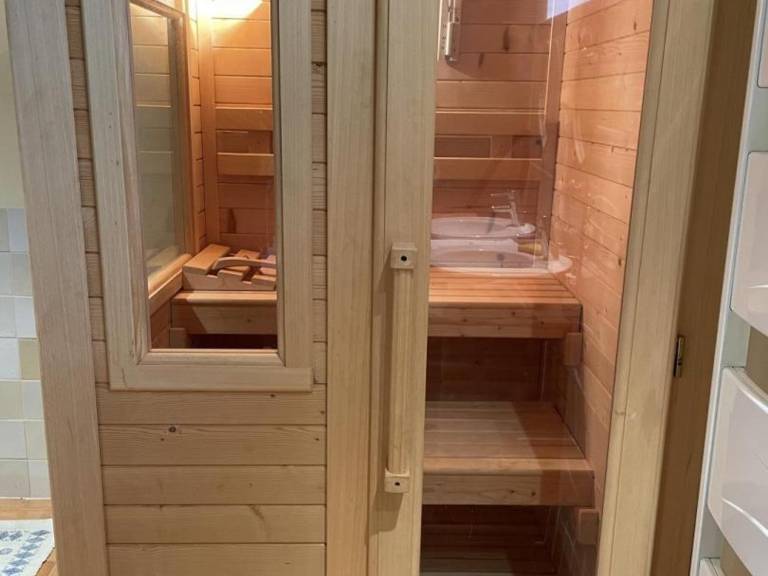 Cottage with yard & sauna | Pets allowed — photo 2