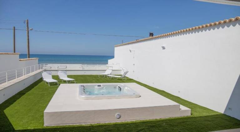 Charming villa with hot tub | Next to the beach | Pet-friendly in Scicli