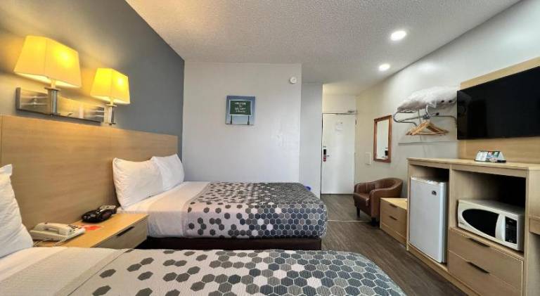 Econo Lodge Motel Village — photo 2