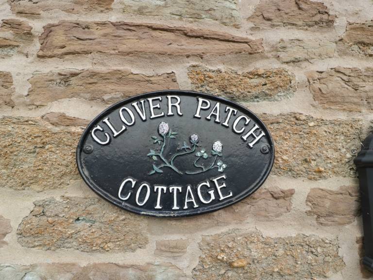 Cottage with garden — photo 3