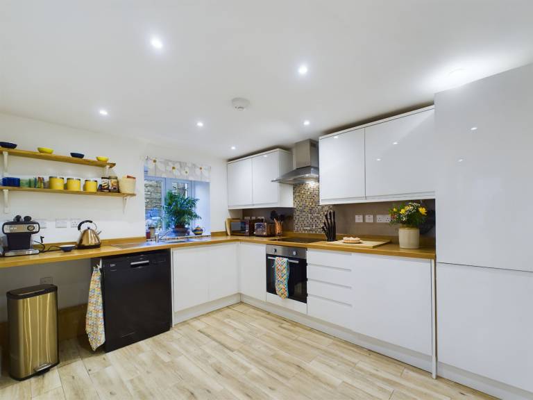 Cottage with 2 rooms for 4 persons — photo 4