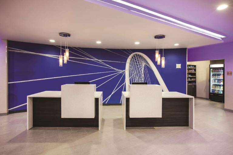 La Quinta Inn & Suites by Wyndham Dallas Northeast-Arboretum — photo 3