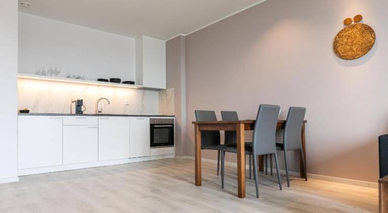 Lovely serviced apartment with sauna, patio & hot tub | Next to the beach | Good for workation | Pets allowed — photo 5