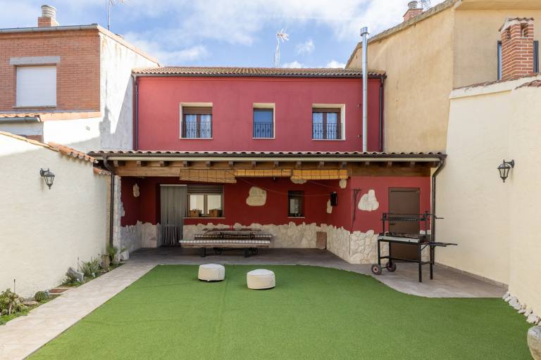 House with private pool, terrace & barbeque — photo 2