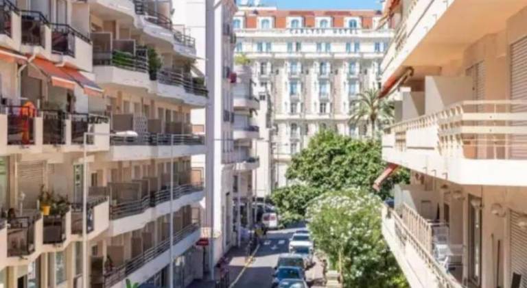 Fully equipped lovely rental apartment with jacuzzi & patio | Next to the beach | Perfect for remote work | Pets are welcome — photo 4
