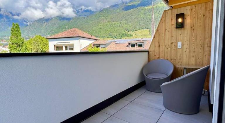 Holiday apartment with pool, terrace & garden — photo 5