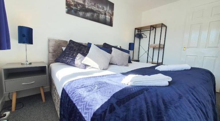 Thesiger Court Apartments - Free Private Parking - by Property Promise — photo 2