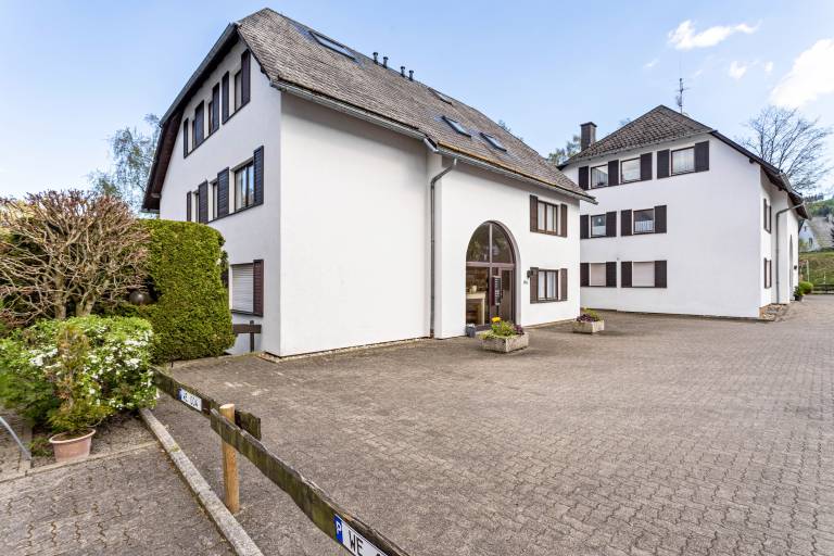 Apartment 'Gästehaus Kurpark Wohnung Typ 19' with Balcony and Wi-Fi in Kassel