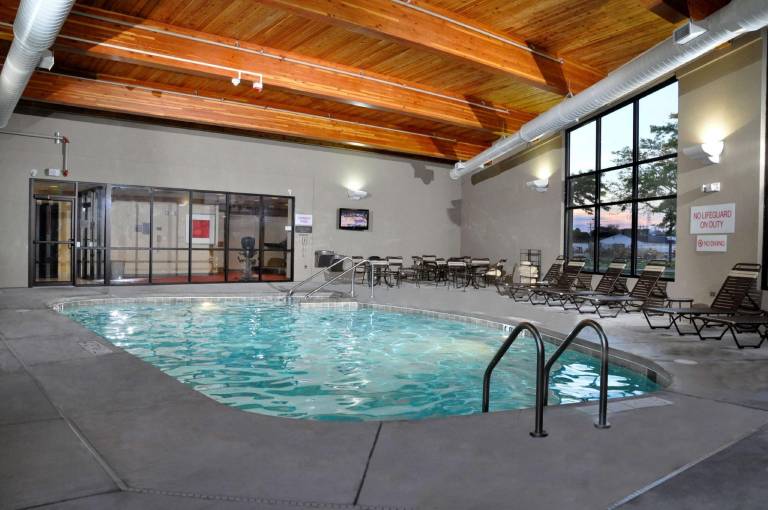 Comfort Suites Milwaukee West — photo 3