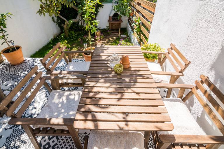 Apartment with patio | Garden view — photo 5