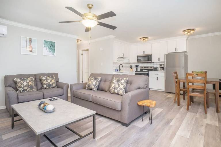 Hillside Cove Plank Suite