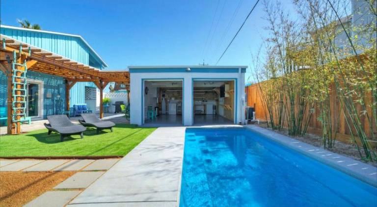 Fully equipped big vacation home with grill & pool | Close to the beach | Pet-friendly — photo 3