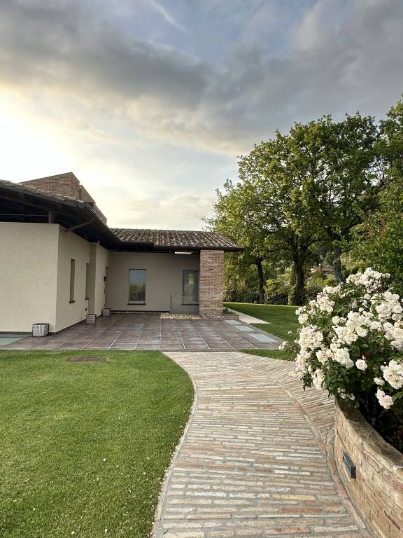 Modern Apartment overlooking the hills of Assisi — photo 2
