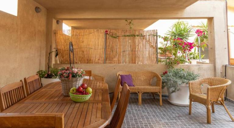 Vacation home with garden & patio — photo 5