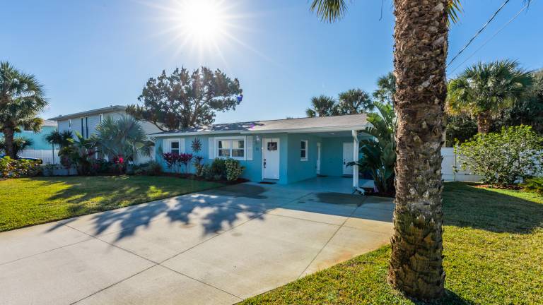 Seabbatical quiet beachside home