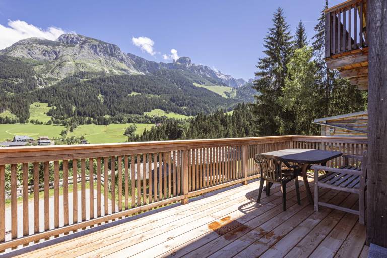 Chalet with pool, sauna & patio | Next to the ski | Pets allowed — photo 3