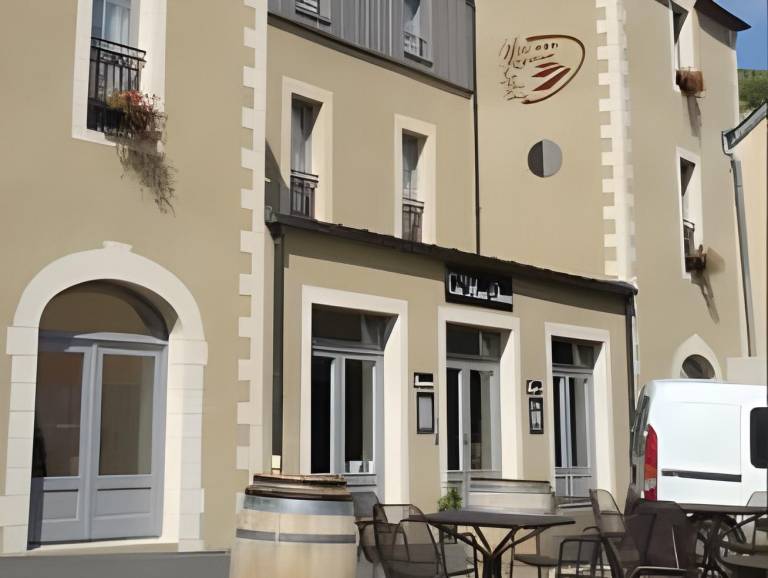 Hotel Restaurant Famille Bourgeois "La Cote des Monts Damnes" in Bourges