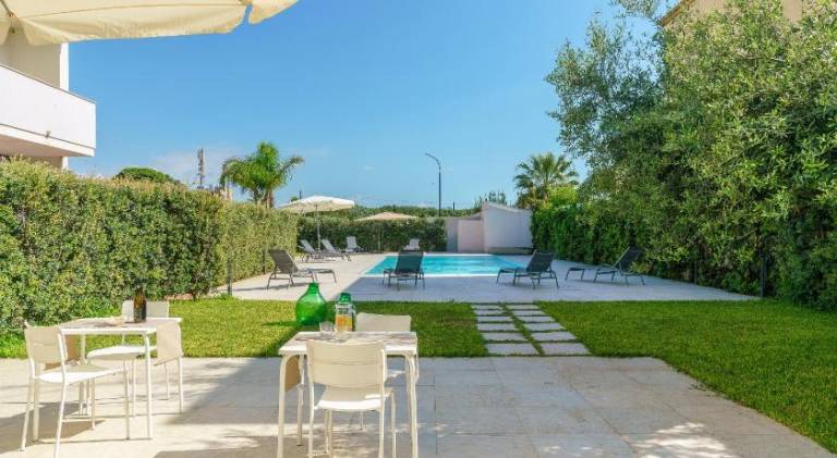 Wonderful serviced apartment with patio, garden & pool | Pets are welcome — photo 5