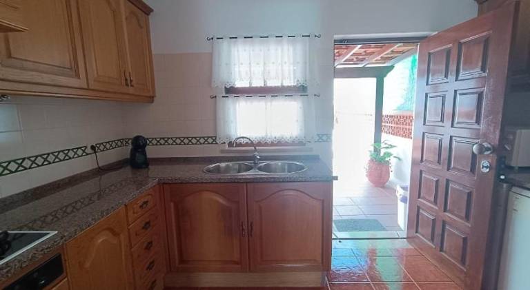 Rental apartment with barbecue & garden — photo 3