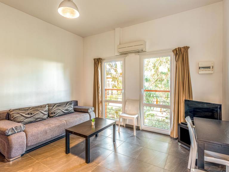 Pleasant rental apartment with patio, pool & yard | Next to the beach | Pets are welcome — photo 5