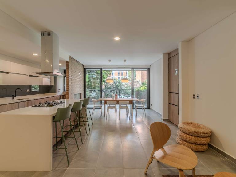 w Spacious 3BR w Outdoor Dining Terrace in Laureles