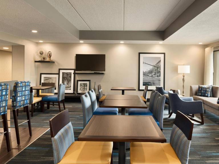 Hampton Inn Appleton (Fox River Mall Area) — photo 3