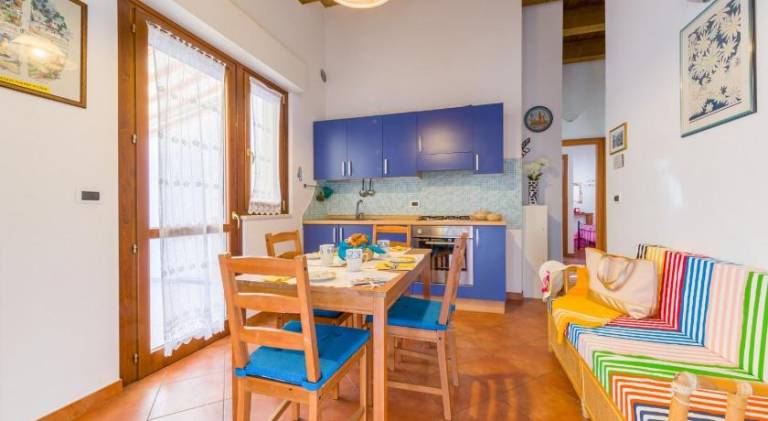 Holiday apartment with 2 rooms for 4 persons in Silvi
