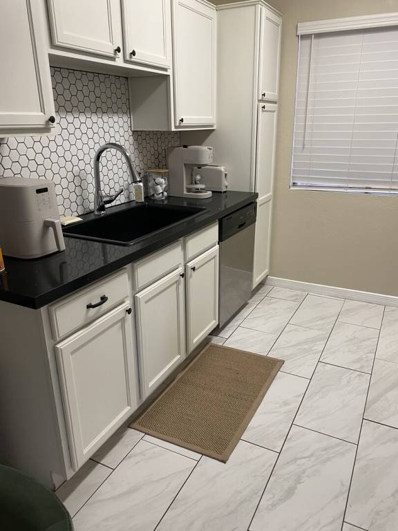 Condo with pool — photo 2