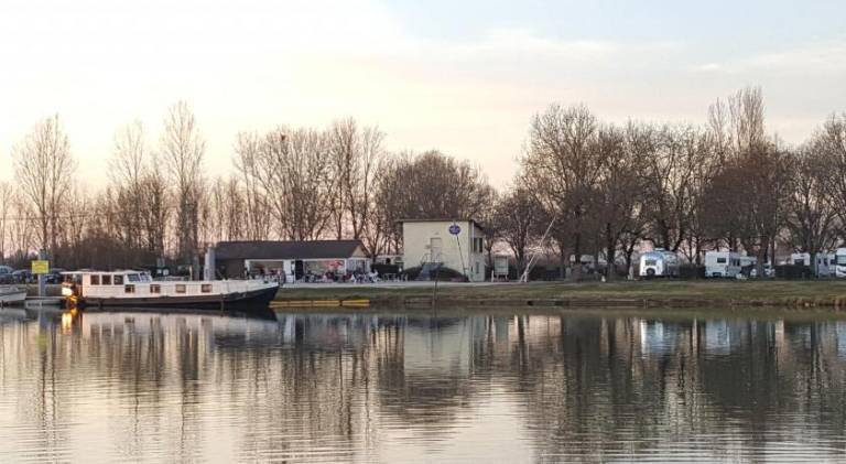 CAMPING LES HERLEQUINS in Dole