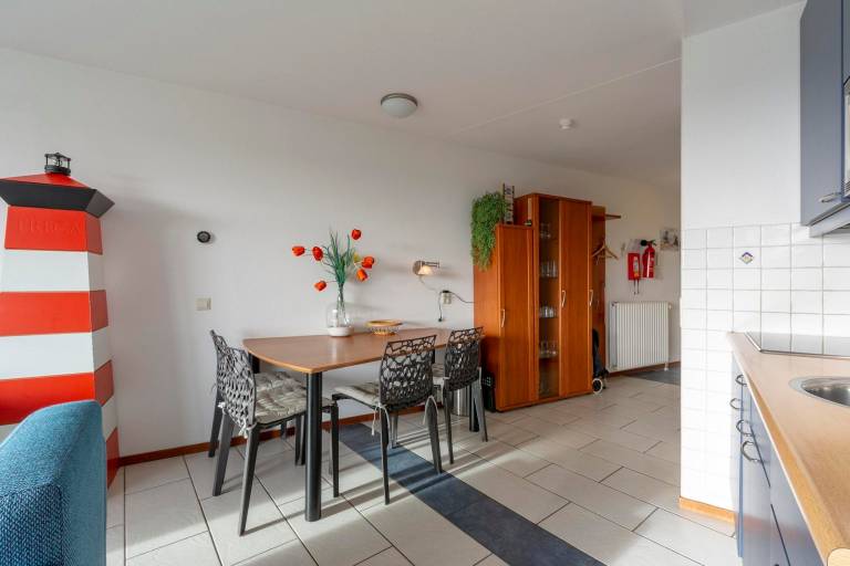 Apartment with garden — photo 4