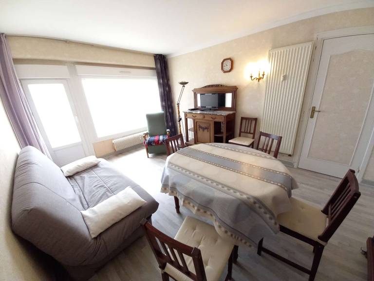 Apartment with 2 rooms for 6 persons — photo 2