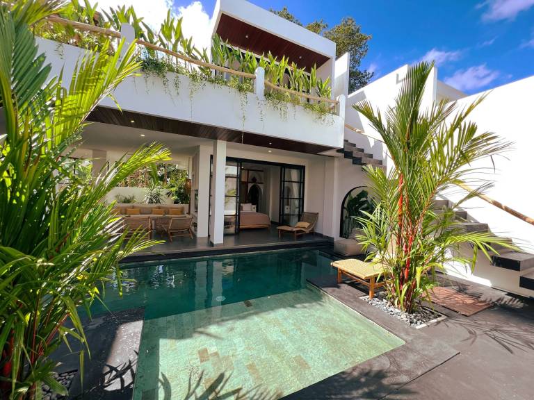 Villa with yard, patio & private pool | Mountain view — photo 3