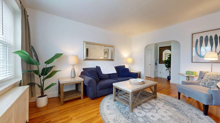 KIL9044 Spacious, Top Floor 1-Bed, MBTA, Longwood Medical Area in Cambridge, MA