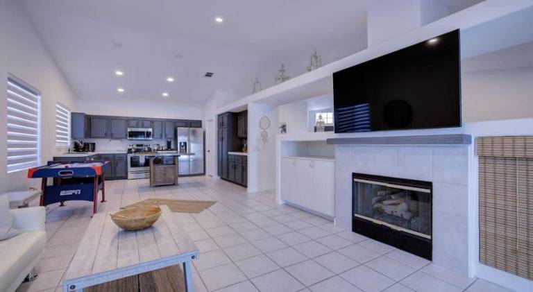 Vacation home with pool — photo 3