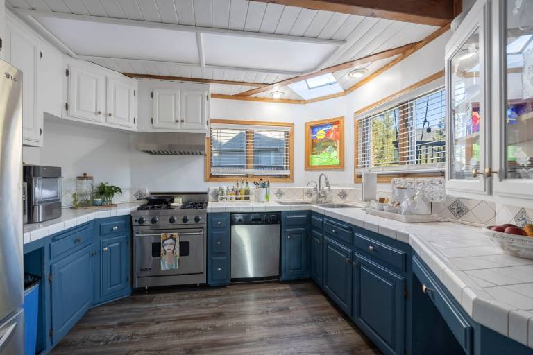 Family-friendly ample cabin with grill, terrace & jacuzzi | Mountain view | Pets allowed — photo 4
