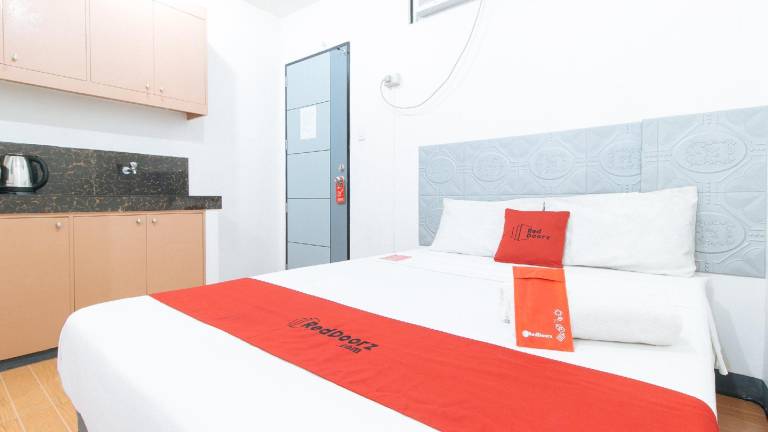 RedDoorz CAA Road Las Pinas