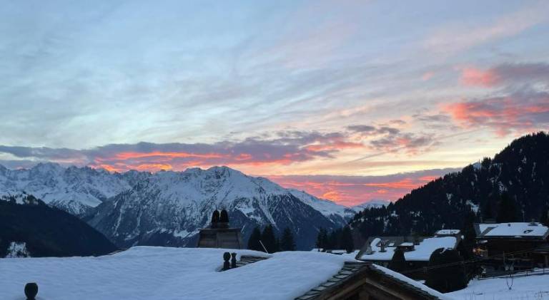 Chalet with pool, jacuzzi & sauna | Next to the ski | Pets are welcome in Bagnes