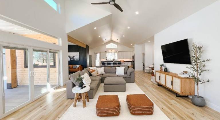 Vacation home with hot tub & pool | Pets allowed — photo 2