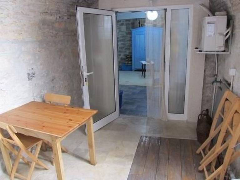 Apartment with yard, barbecue & patio — photo 2