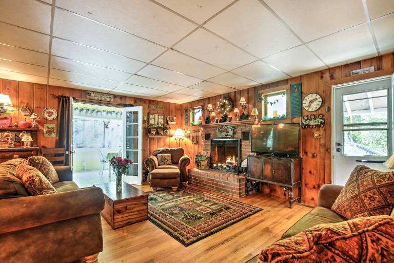 Pet-Friendly Cabin w/ Fire Pit, BBQ & Great Deck! — photo 5