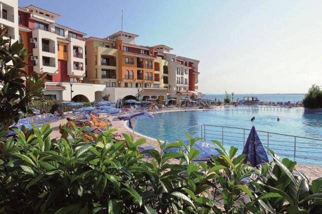 Holiday apartment with pool, garden & terrace | Next to the beach | Dogs allowed in Pomorie