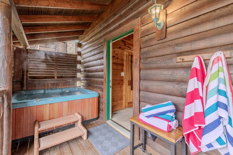 Fully equipped charming cabin with pool, hot tub & BBQ | Dogs allowed in Pigeon Forge, TN