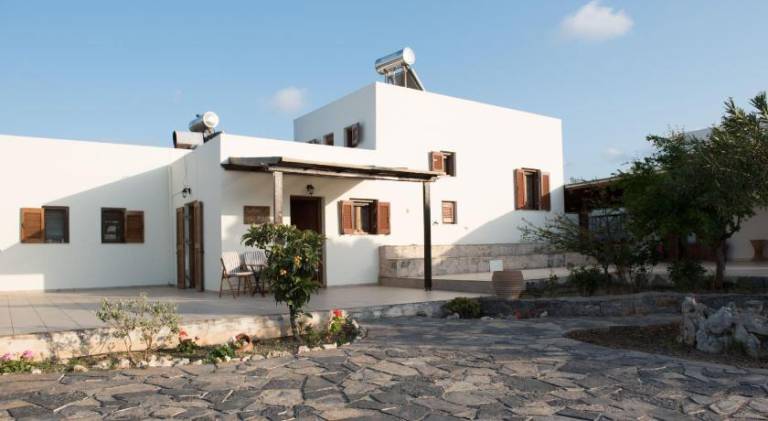 House with garden & terrace in Sitia