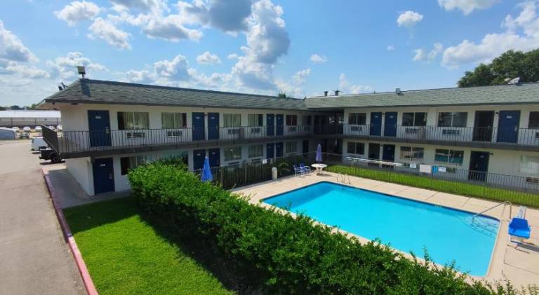 Motel 6 Conroe, TX — photo 4