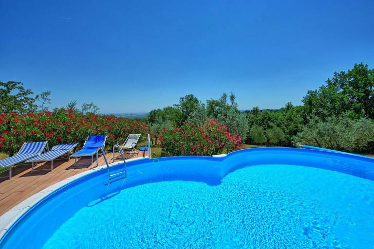 Child-friendly villa with patio, private pool & hot tub | Pets are welcome — photo 3