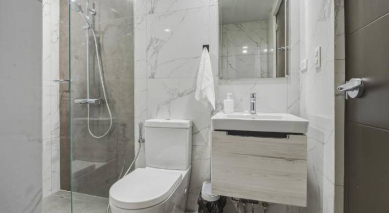 Serviced apartment with terrace & pool — photo 3